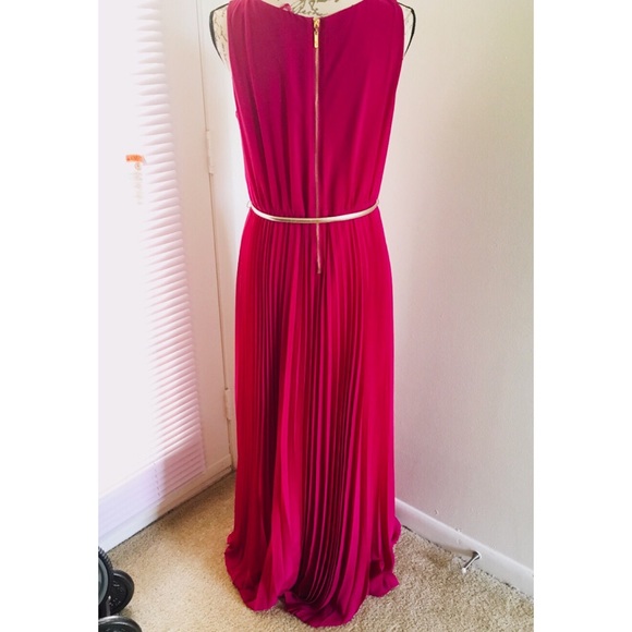 Beautiful fuschia gown - Picture 5 of 5